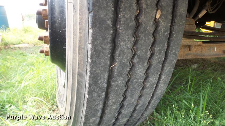 image for item ER9631 1999 International 3800 school bus