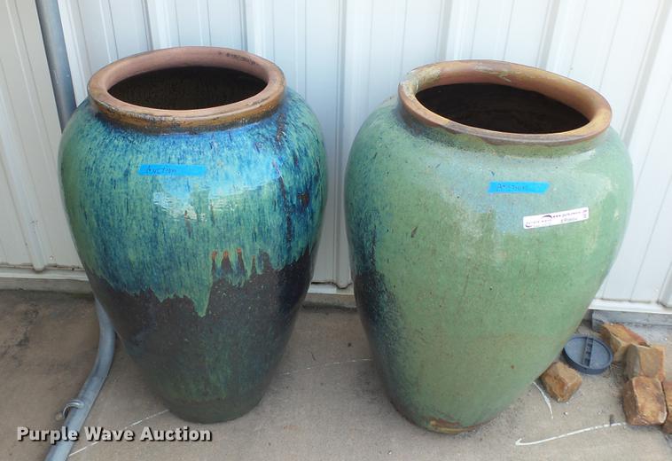 image for item ER9664 (2) ceramic pots