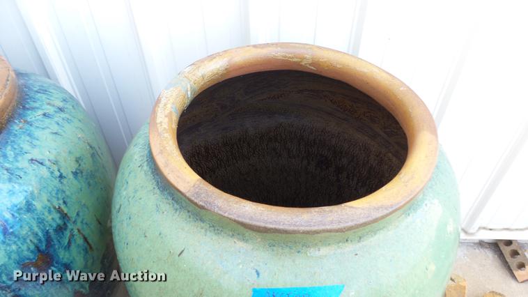 image for item ER9664 (2) ceramic pots