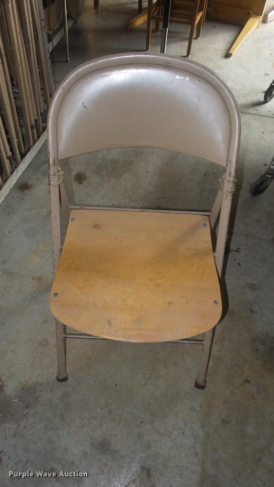 image for item ES9411 Approximately 90 metal folding chairs