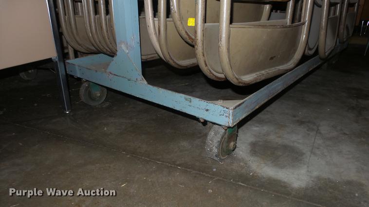 image for item ES9412 Approximately 70 metal folding chairs