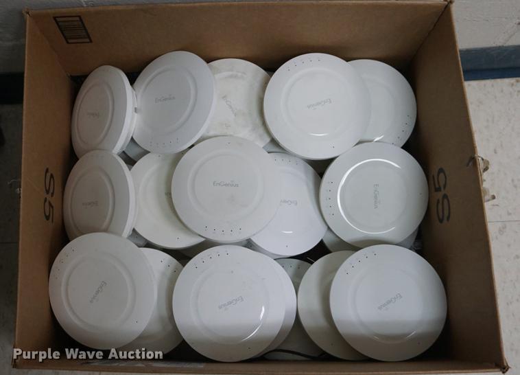 image for item ES9929 (33) EnGenius EAP600 wireless access points