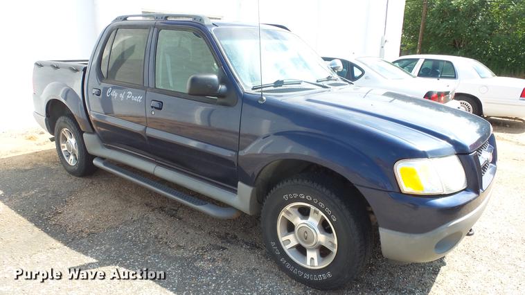 image for item ET9406 2003 Ford Explorer Sport Trac XLT SUV