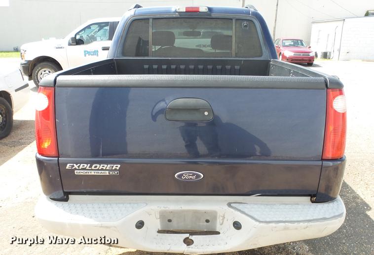 image for item ET9406 2003 Ford Explorer Sport Trac XLT SUV