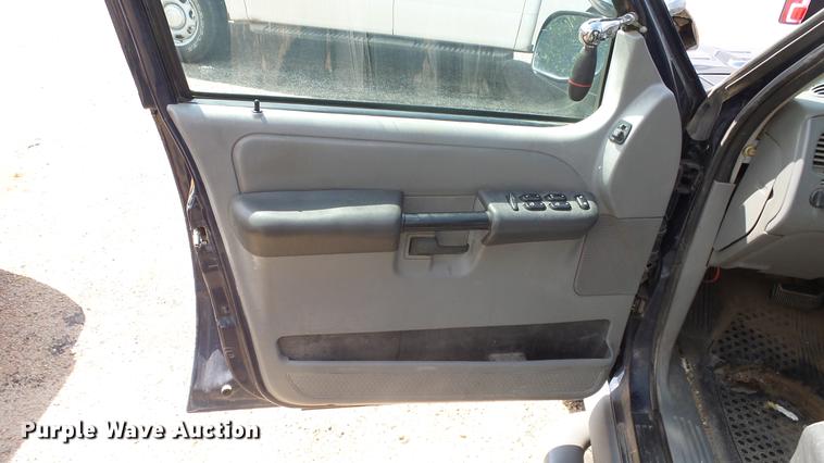 image for item ET9406 2003 Ford Explorer Sport Trac XLT SUV