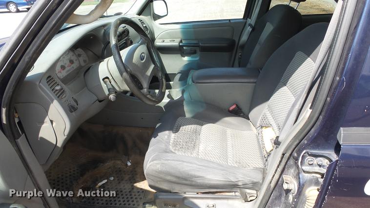 image for item ET9406 2003 Ford Explorer Sport Trac XLT SUV