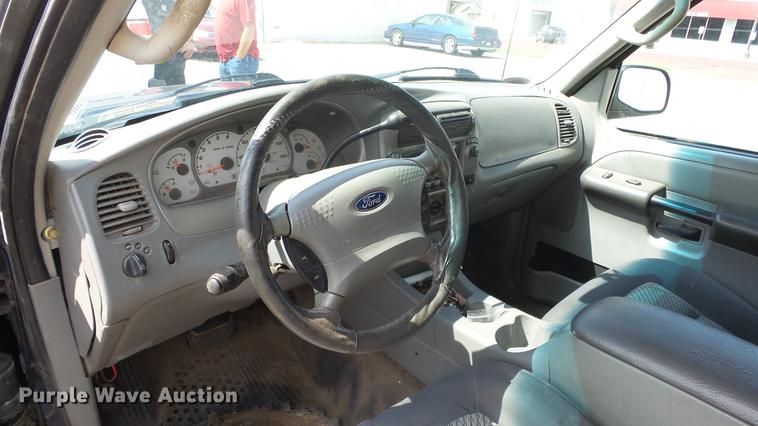 image for item ET9406 2003 Ford Explorer Sport Trac XLT SUV