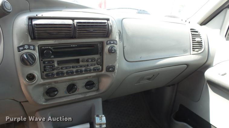 image for item ET9406 2003 Ford Explorer Sport Trac XLT SUV