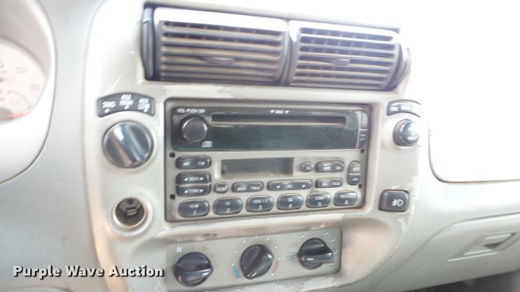 image for item ET9406 2003 Ford Explorer Sport Trac XLT SUV