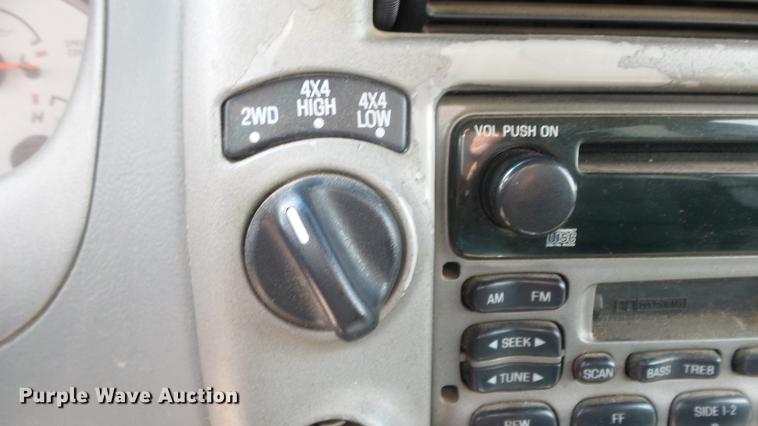 image for item ET9406 2003 Ford Explorer Sport Trac XLT SUV