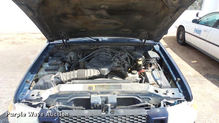 image for item ET9406 2003 Ford Explorer Sport Trac XLT SUV