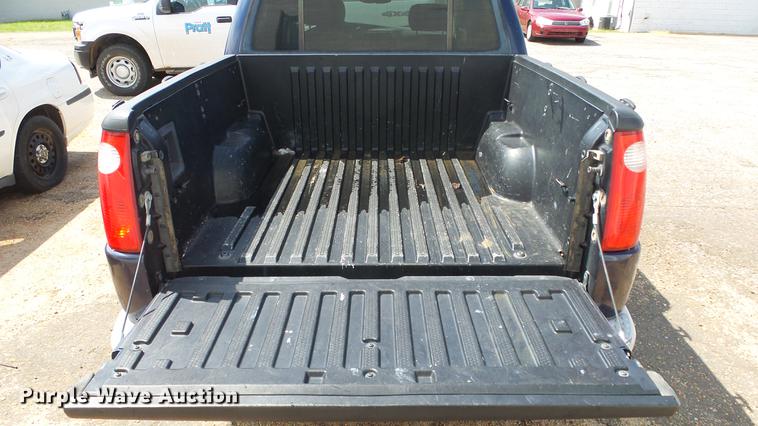 image for item ET9406 2003 Ford Explorer Sport Trac XLT SUV