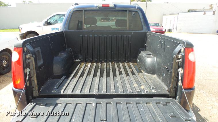 image for item ET9406 2003 Ford Explorer Sport Trac XLT SUV