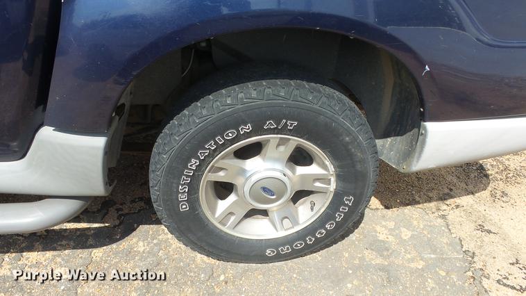 image for item ET9406 2003 Ford Explorer Sport Trac XLT SUV