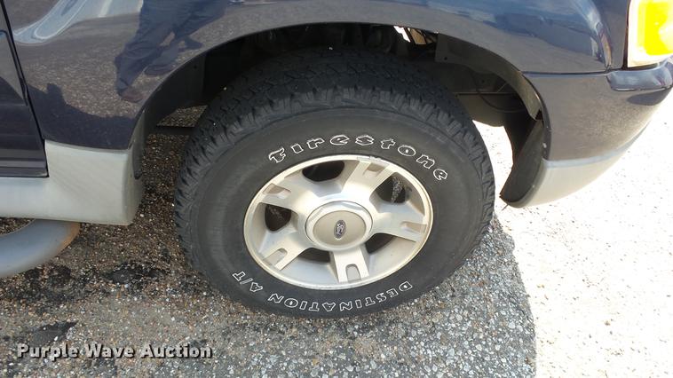 image for item ET9406 2003 Ford Explorer Sport Trac XLT SUV