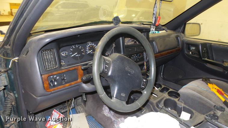 image for item ET9407 1996 Jeep Grand Cherokee SUV