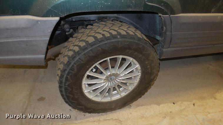 image for item ET9407 1996 Jeep Grand Cherokee SUV