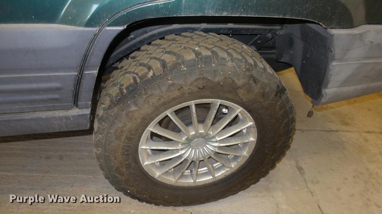 image for item ET9407 1996 Jeep Grand Cherokee SUV