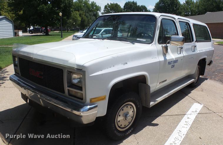 image for item ET9413 1990 GMC Suburban 1500 SUV