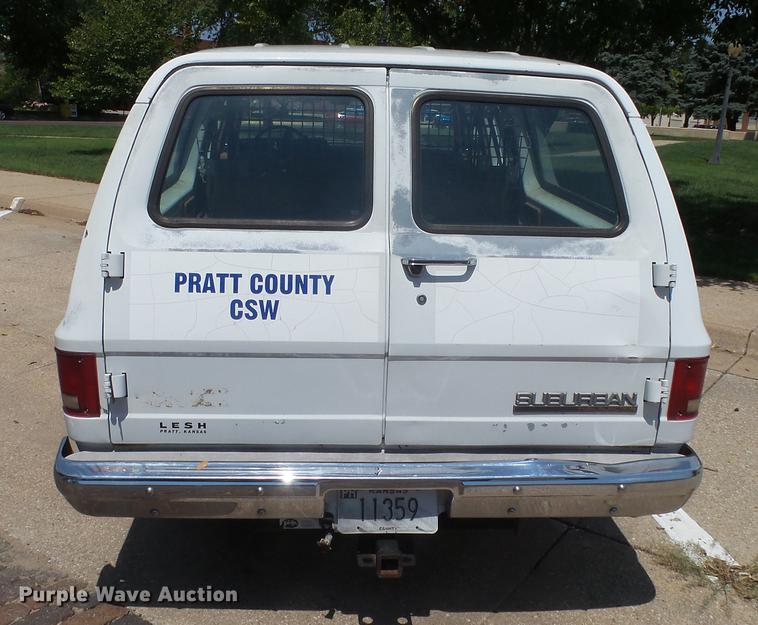 image for item ET9413 1990 GMC Suburban 1500 SUV