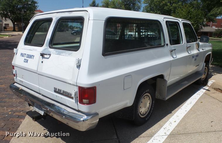image for item ET9413 1990 GMC Suburban 1500 SUV