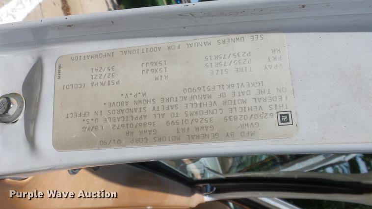 image for item ET9413 1990 GMC Suburban 1500 SUV