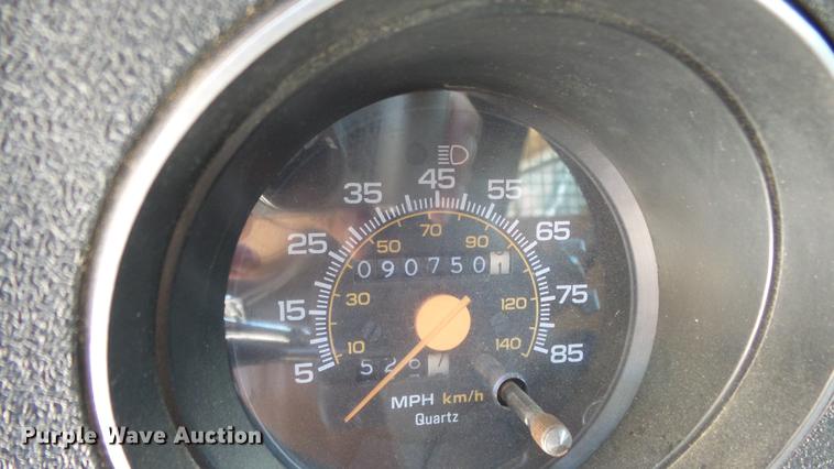 image for item ET9413 1990 GMC Suburban 1500 SUV