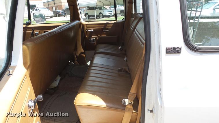 image for item ET9413 1990 GMC Suburban 1500 SUV