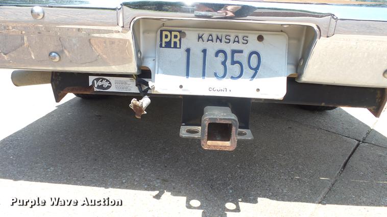 image for item ET9413 1990 GMC Suburban 1500 SUV