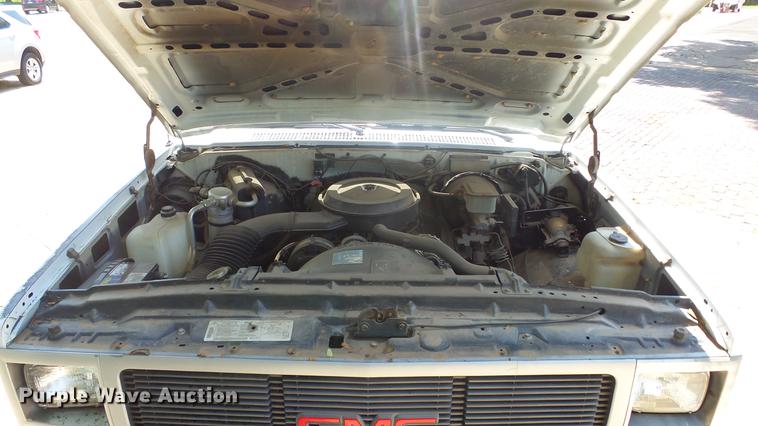 image for item ET9413 1990 GMC Suburban 1500 SUV