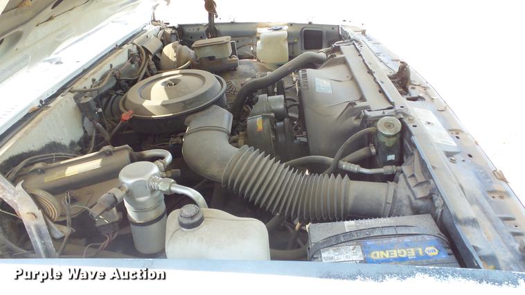 image for item ET9413 1990 GMC Suburban 1500 SUV