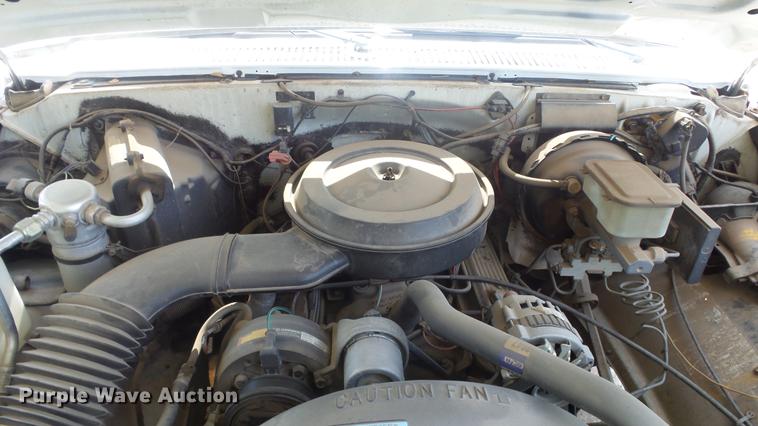 image for item ET9413 1990 GMC Suburban 1500 SUV