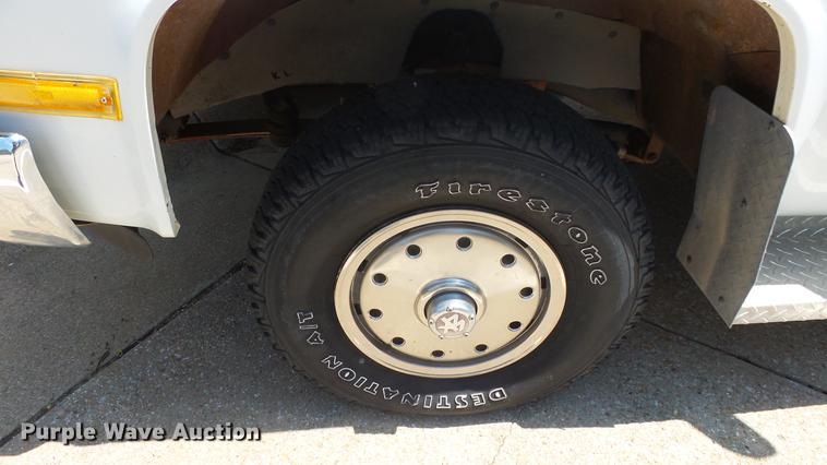 image for item ET9413 1990 GMC Suburban 1500 SUV