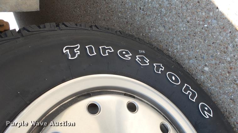 image for item ET9413 1990 GMC Suburban 1500 SUV