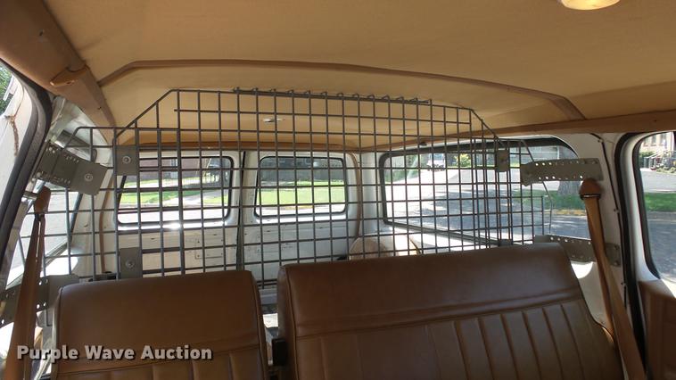 image for item ET9413 1990 GMC Suburban 1500 SUV