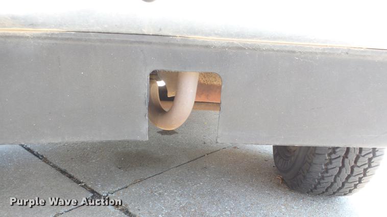 image for item ET9413 1990 GMC Suburban 1500 SUV