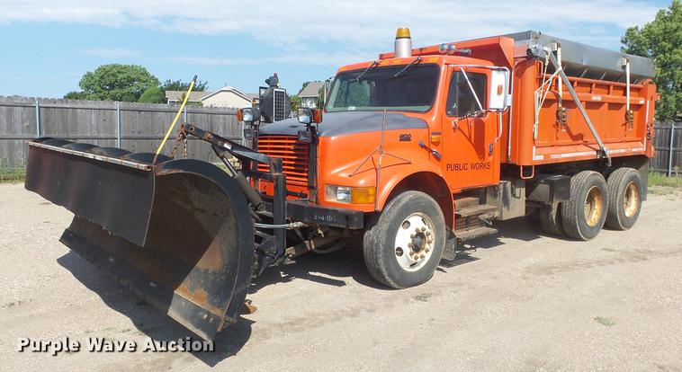 image for item ET9434 1999 International 4900 dump truck