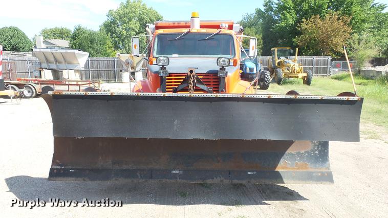 image for item ET9434 1999 International 4900 dump truck