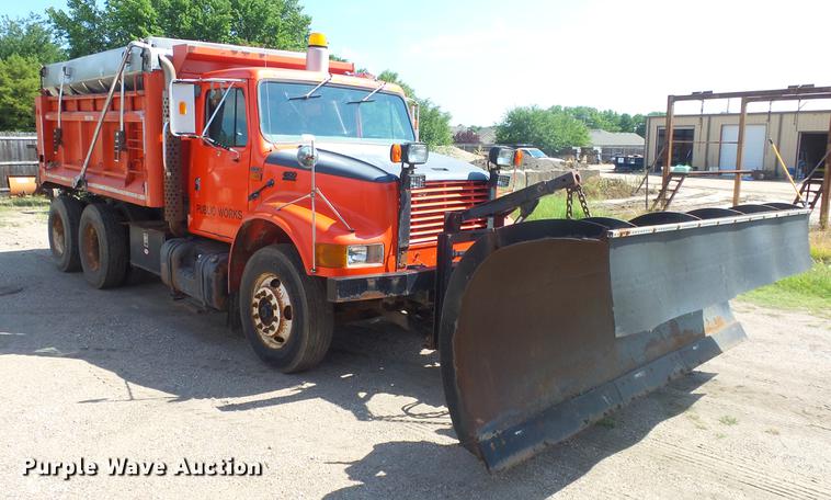 image for item ET9434 1999 International 4900 dump truck