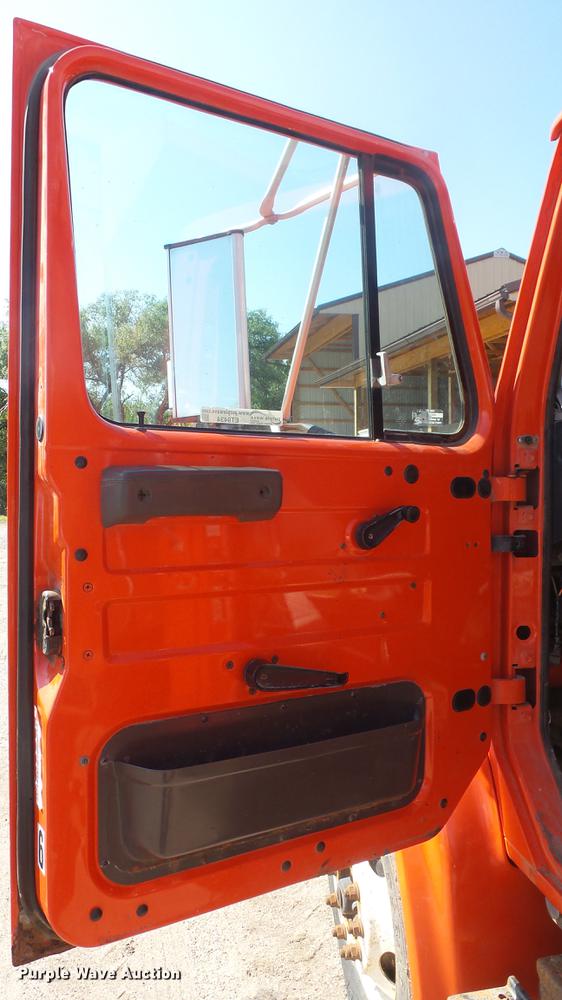 image for item ET9434 1999 International 4900 dump truck