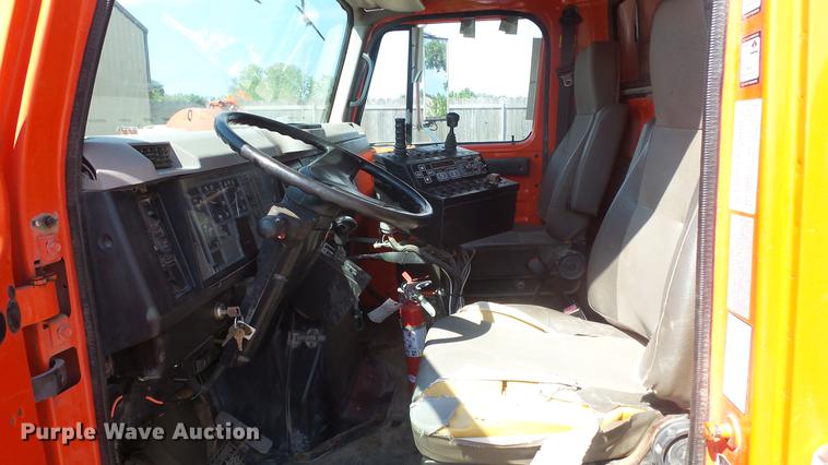 image for item ET9434 1999 International 4900 dump truck