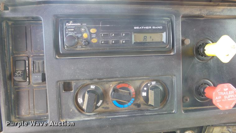 image for item ET9434 1999 International 4900 dump truck