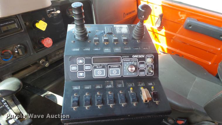 image for item ET9434 1999 International 4900 dump truck