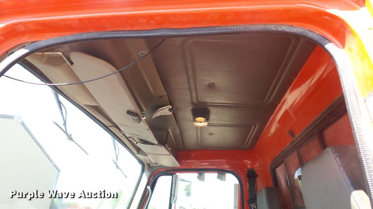 image for item ET9434 1999 International 4900 dump truck