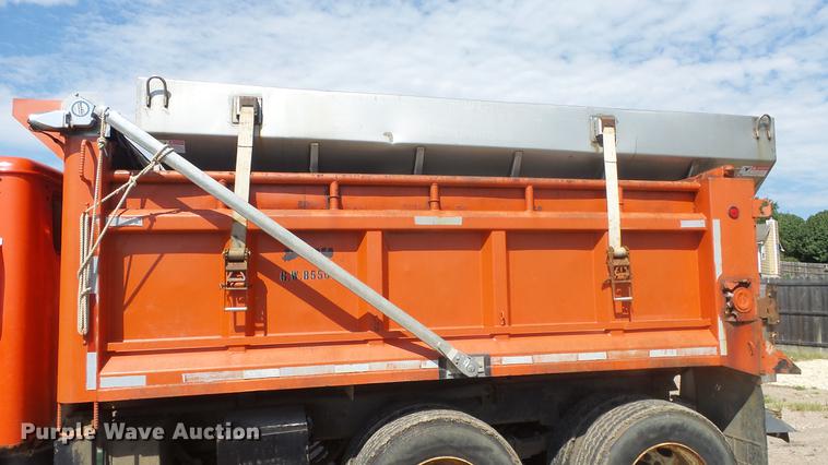 image for item ET9434 1999 International 4900 dump truck