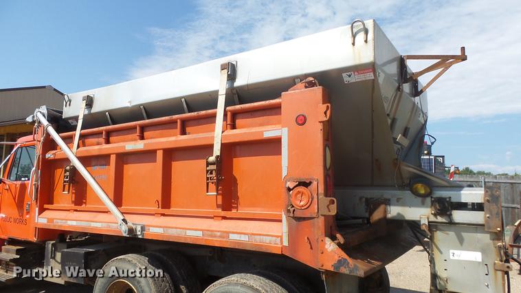 image for item ET9434 1999 International 4900 dump truck