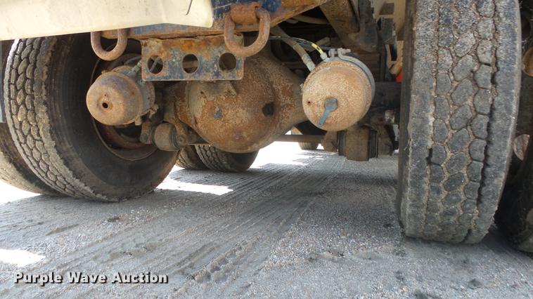 image for item ET9434 1999 International 4900 dump truck