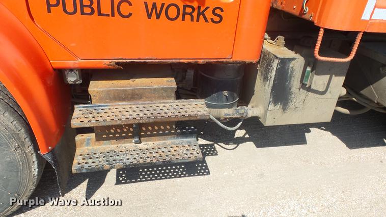 image for item ET9434 1999 International 4900 dump truck