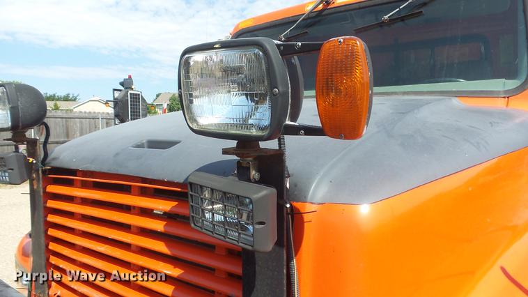 image for item ET9434 1999 International 4900 dump truck