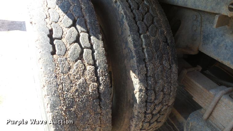 image for item ET9434 1999 International 4900 dump truck